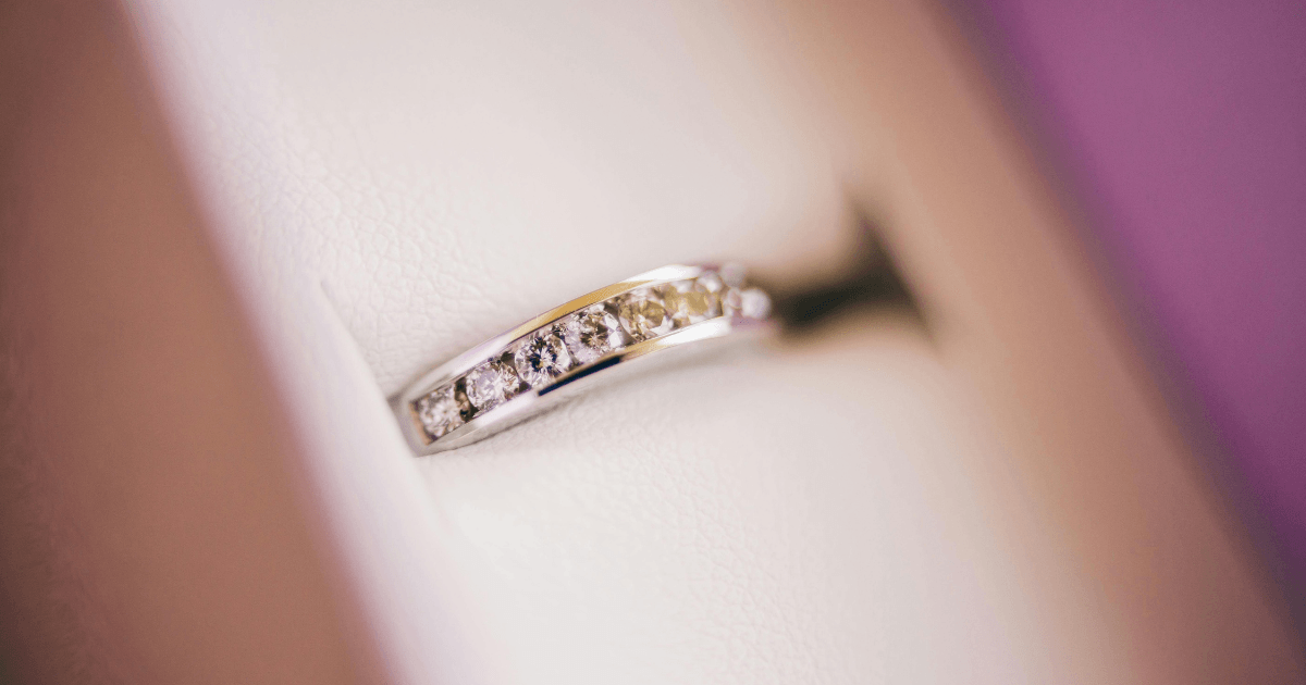 Comment prendre soin de vos bijoux en plaqué or et en argent ?