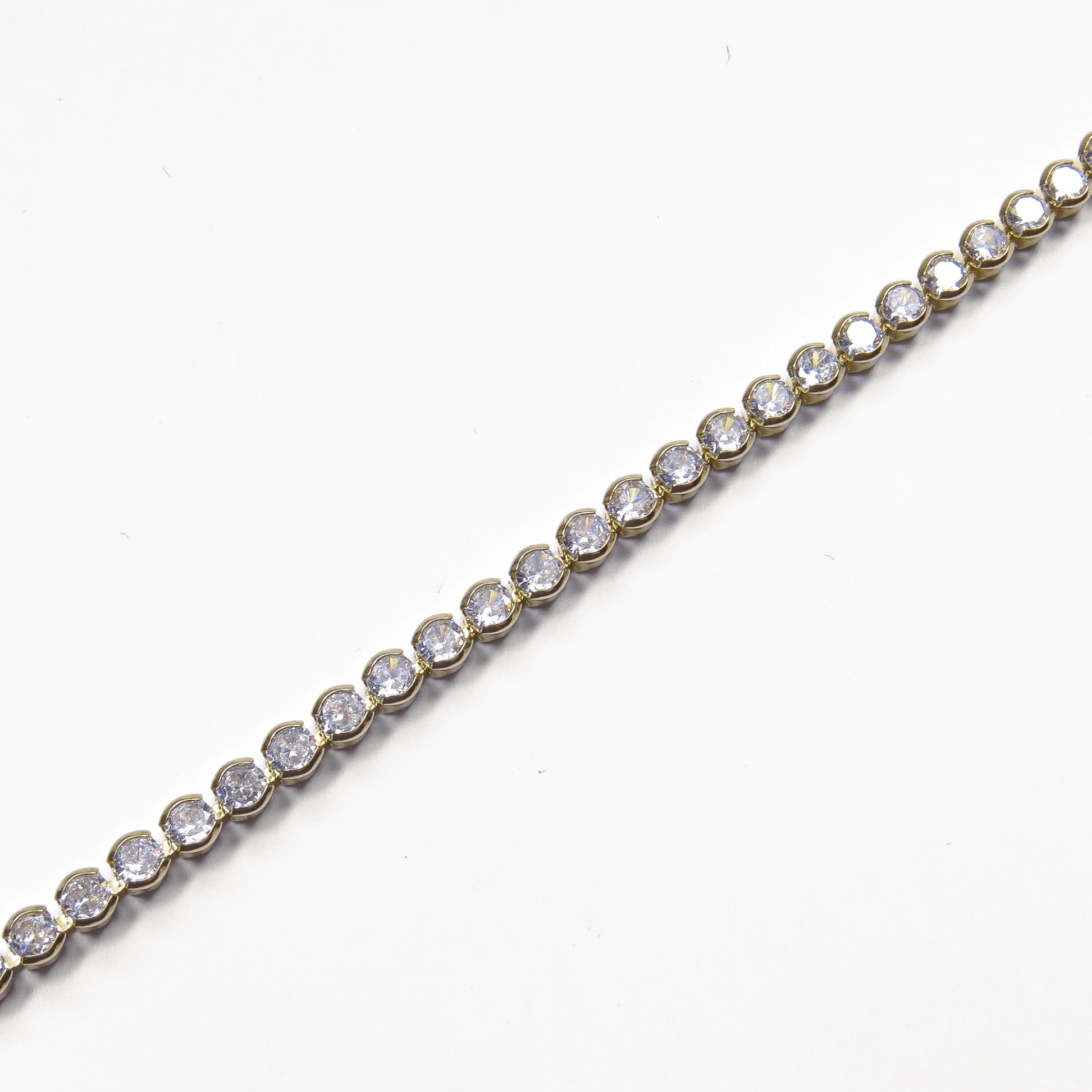 bracelet tennis en plaqué or avec oxydes de zirconium ronds sertis clos
