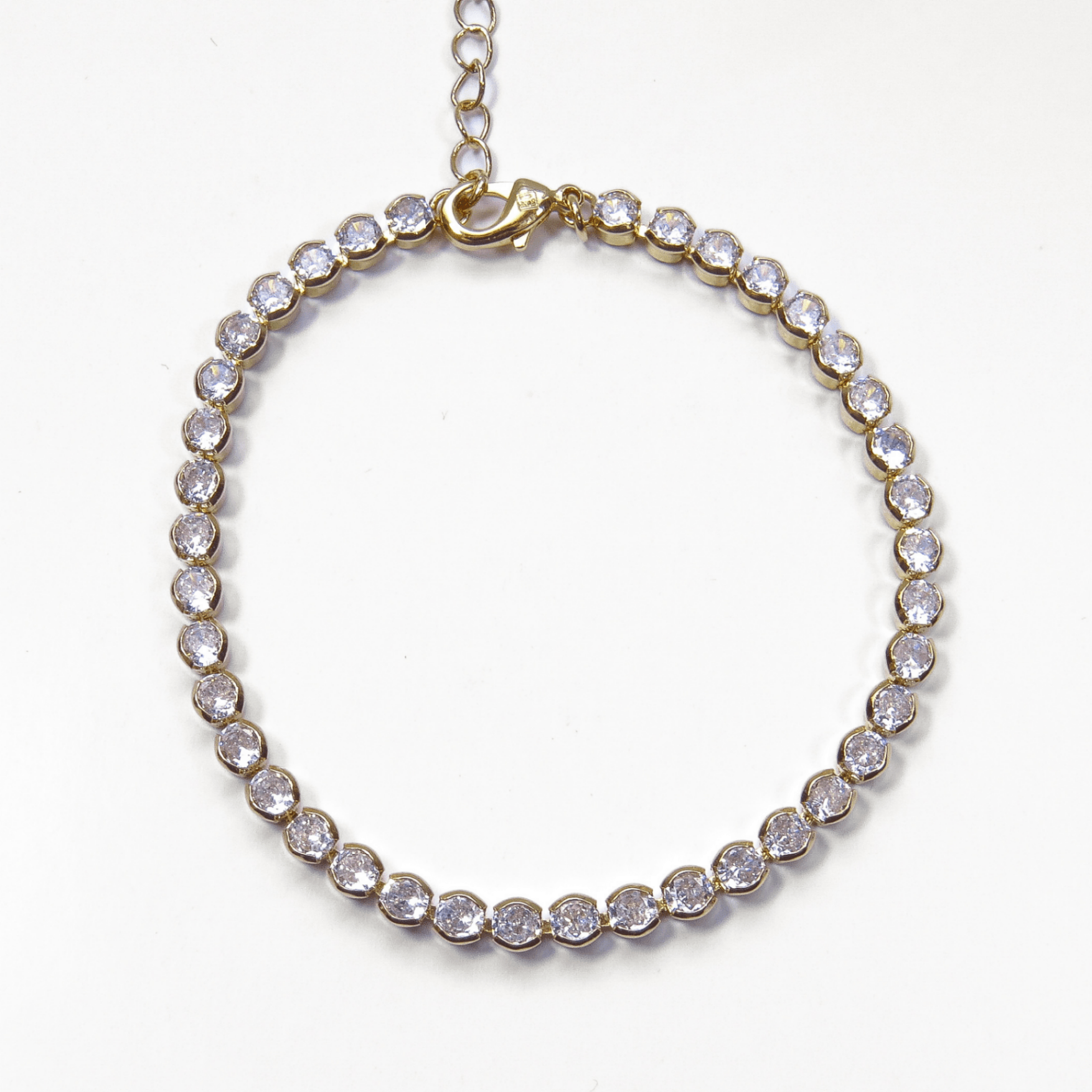 bracelet tennis en plaqué or avec oxydes de zirconium ronds scintillants