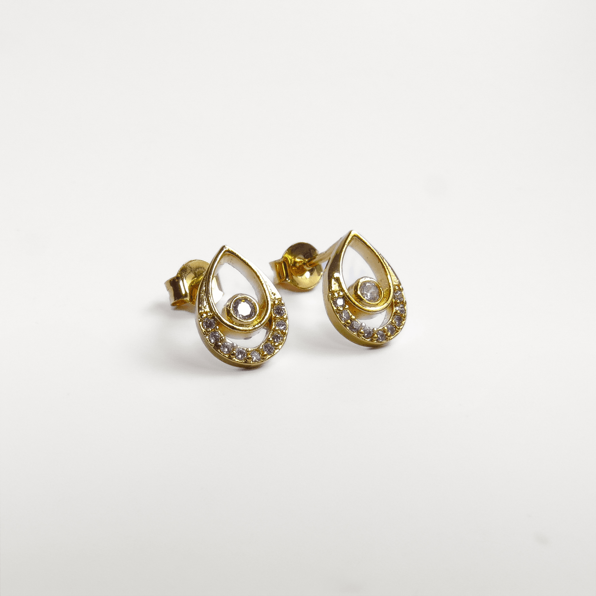 boucles d’oreilles à clou en plaqué or 18 carats forme goutte avec oxydes de zirconium