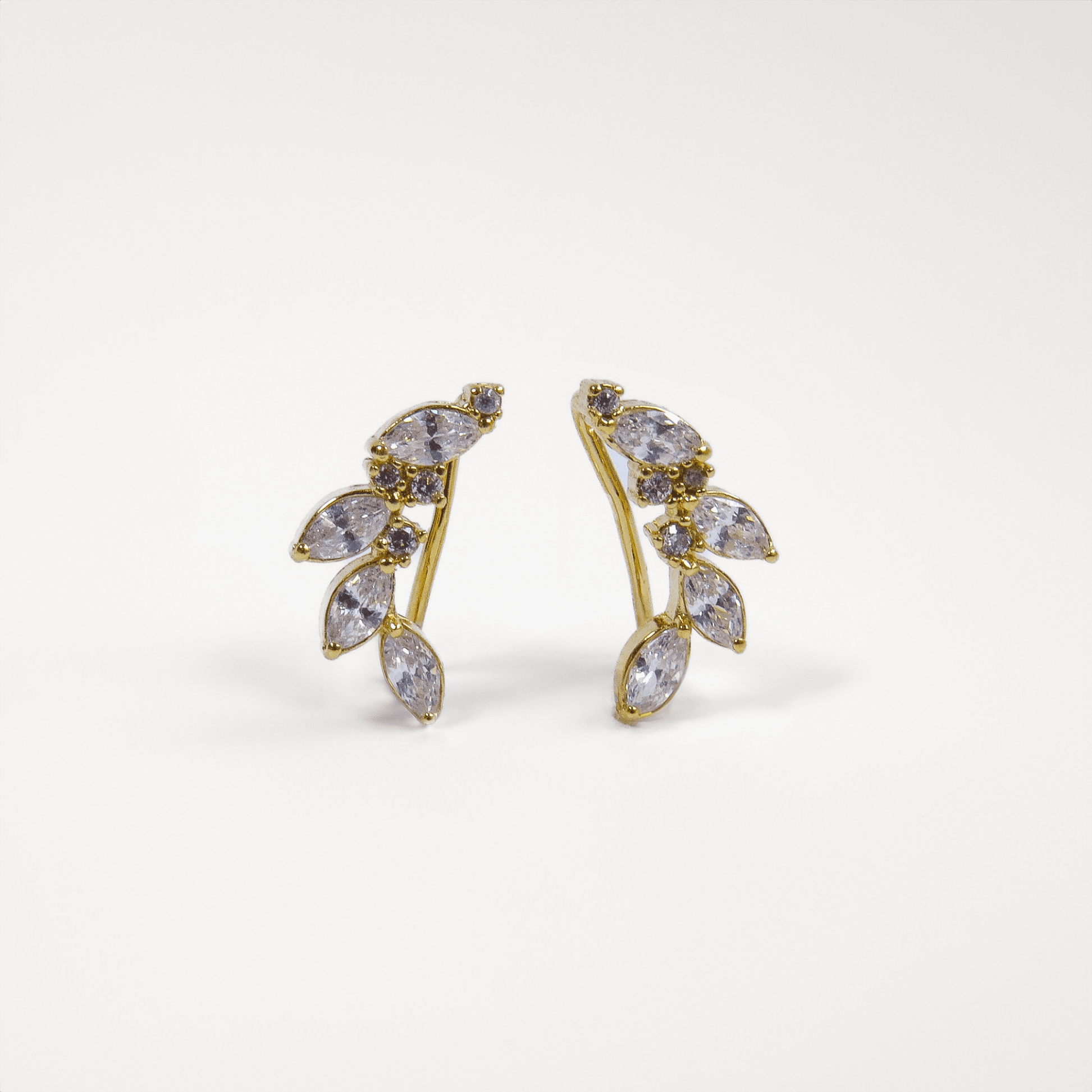 boucles d’oreilles en plaqué or 18 carats avec oxydes de zirconium en forme de feuille