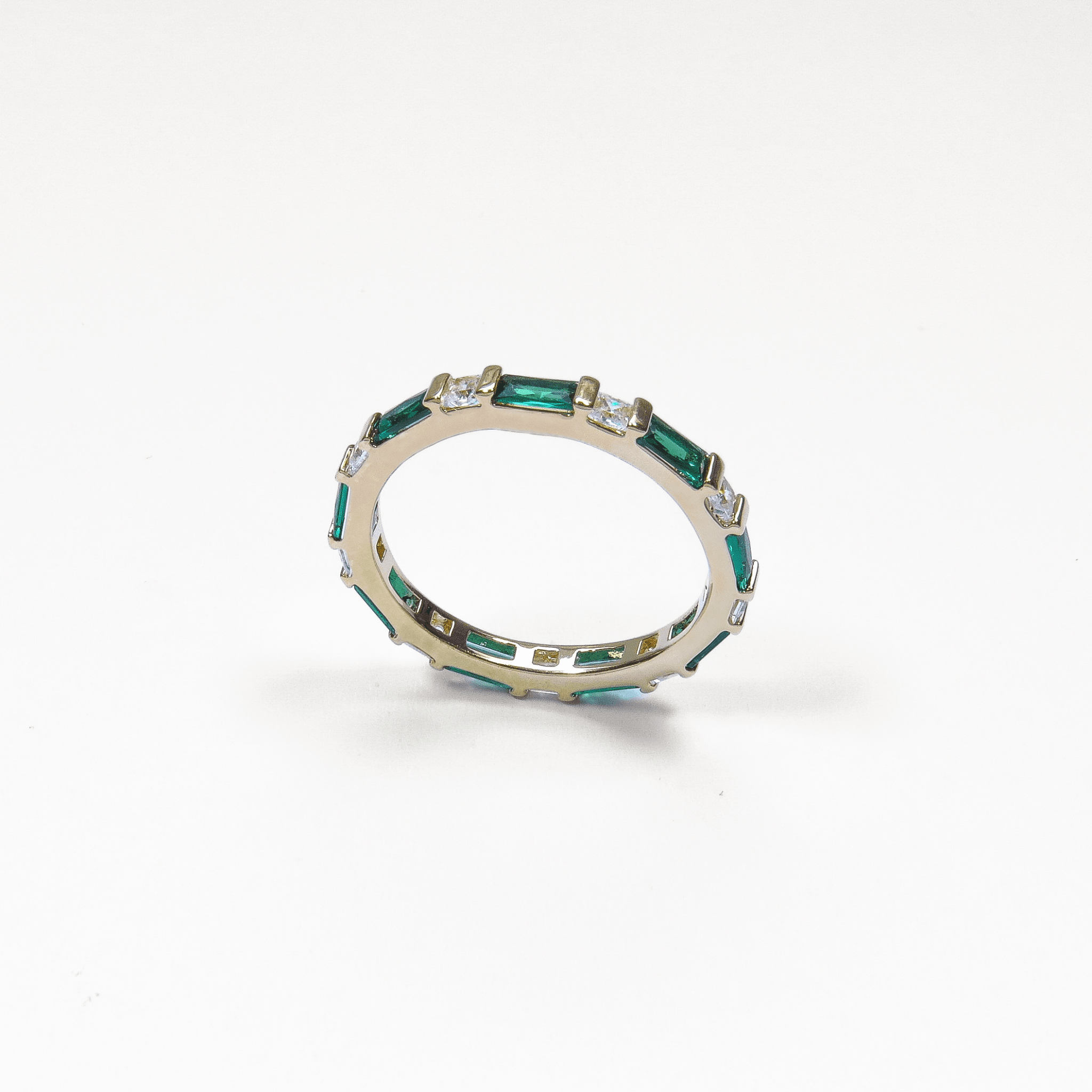 bague en plaqué or 18 carats avec oxydes de zirconium verts taille baguette et blancs ronds