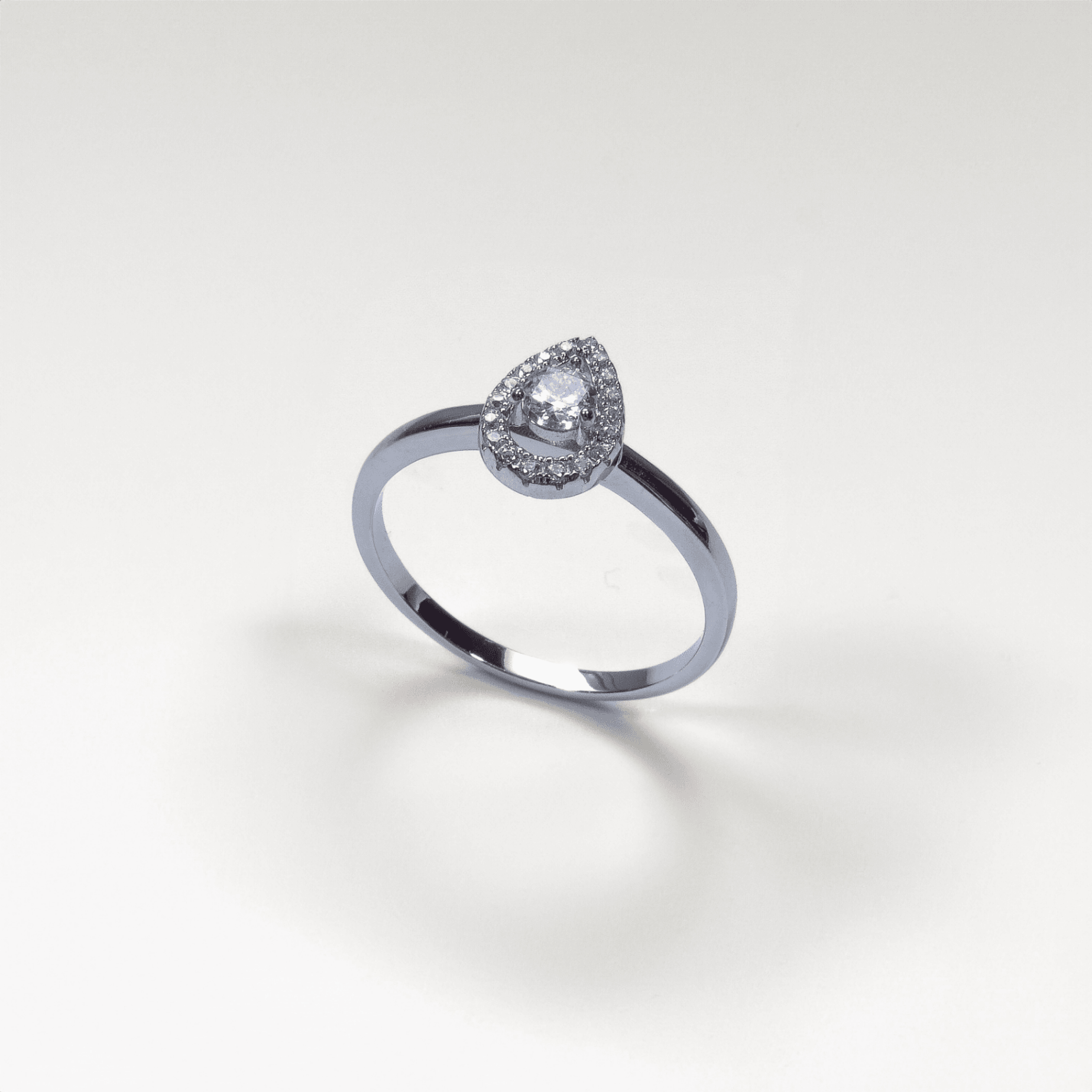 bague solitaire en argent 925 avec oxydes de zirconium blancs et halo forme goutte