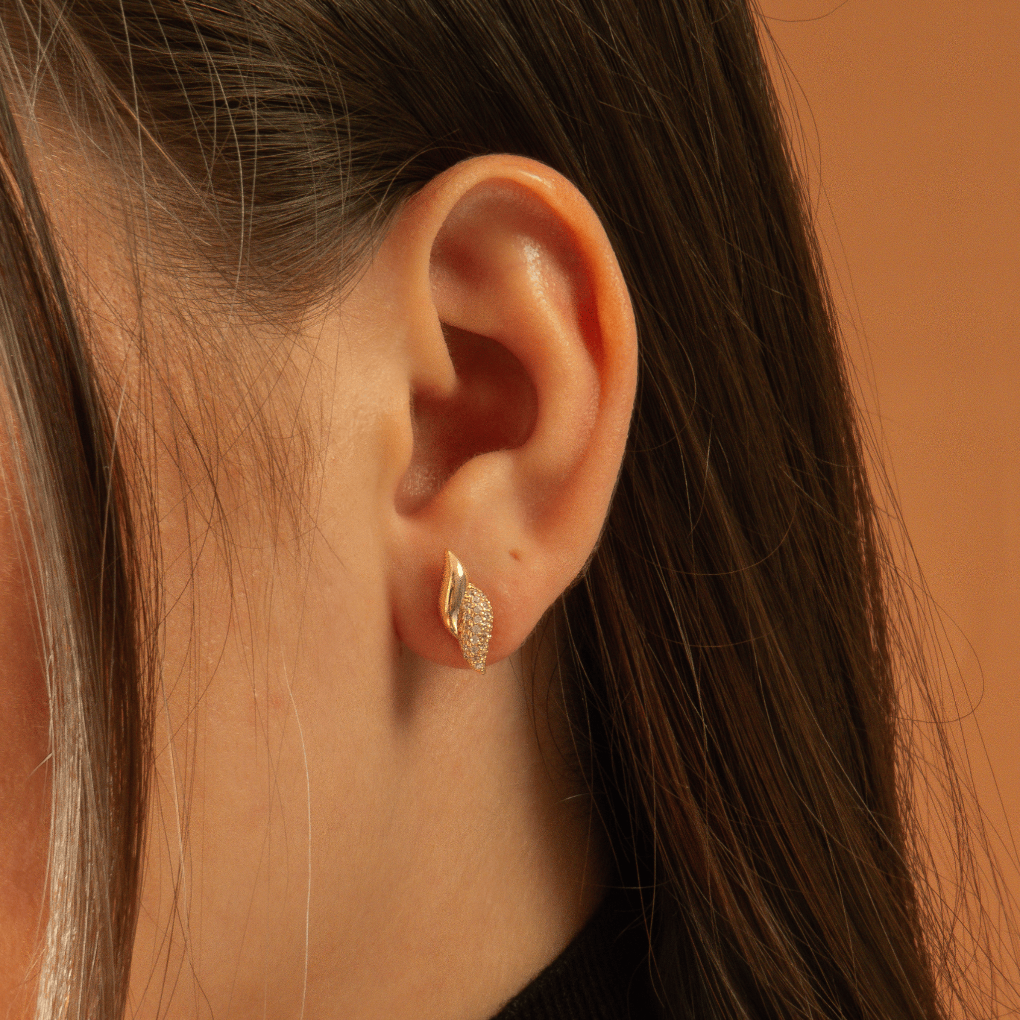boucles d’oreilles à clou en plaqué or 18 carats avec oxydes de zirconium blancs