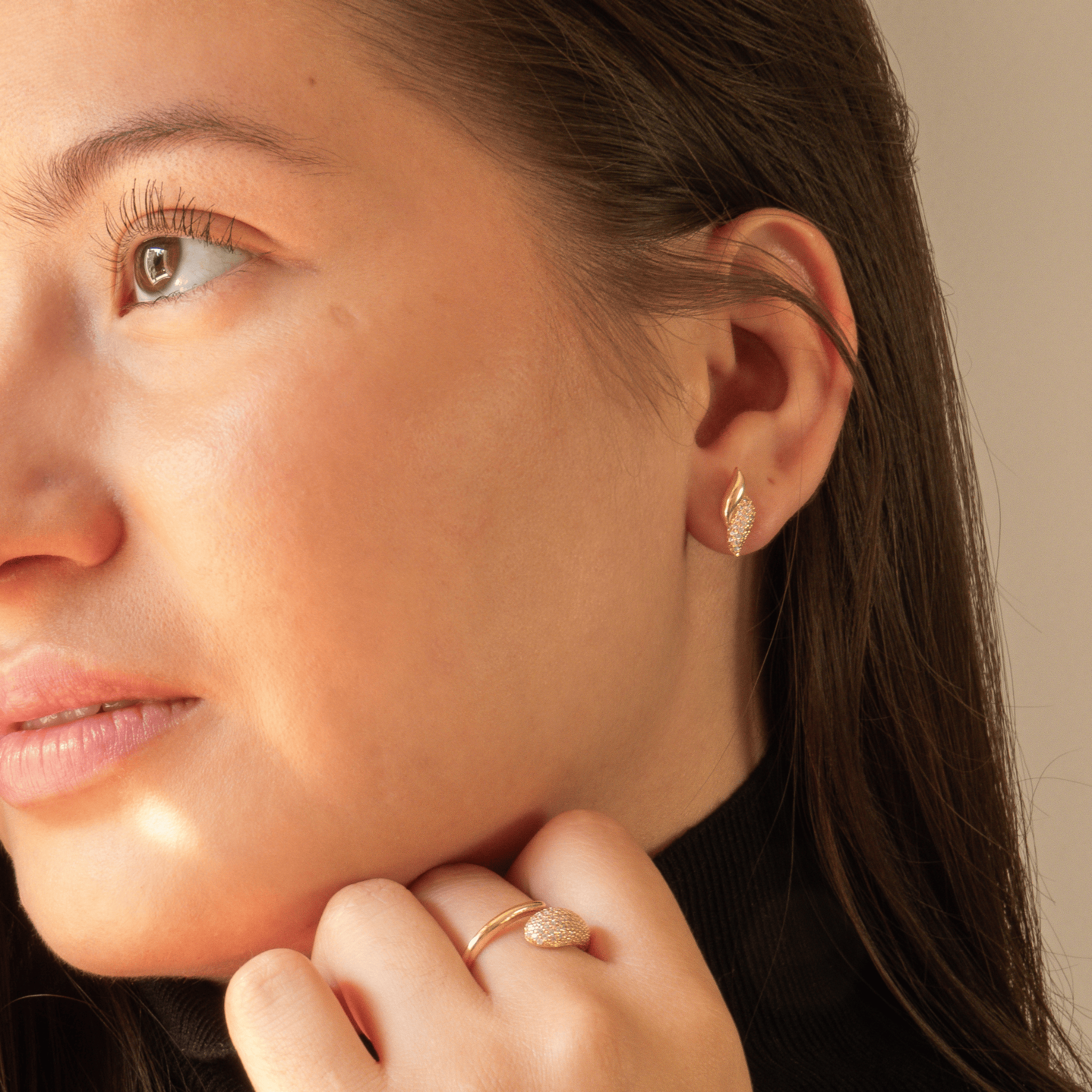 boucles d’oreilles à clou en plaqué or 18 carats avec oxydes de zirconium blancs