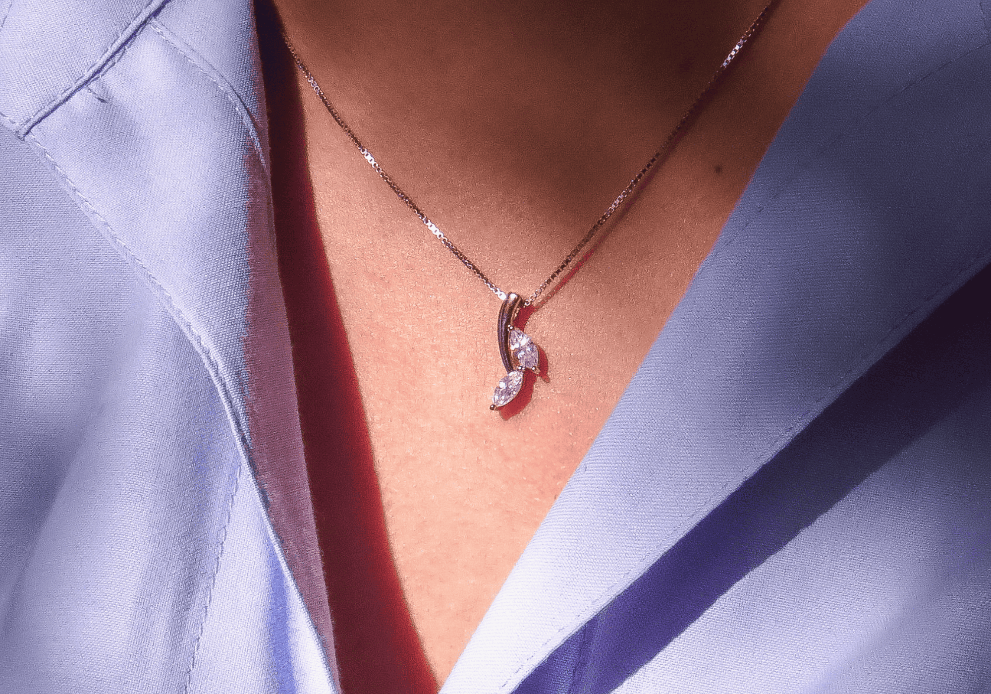 Collier en argent 925 avec pendentif en forme de feuille serti d’oxydes de zirconium taille marquise