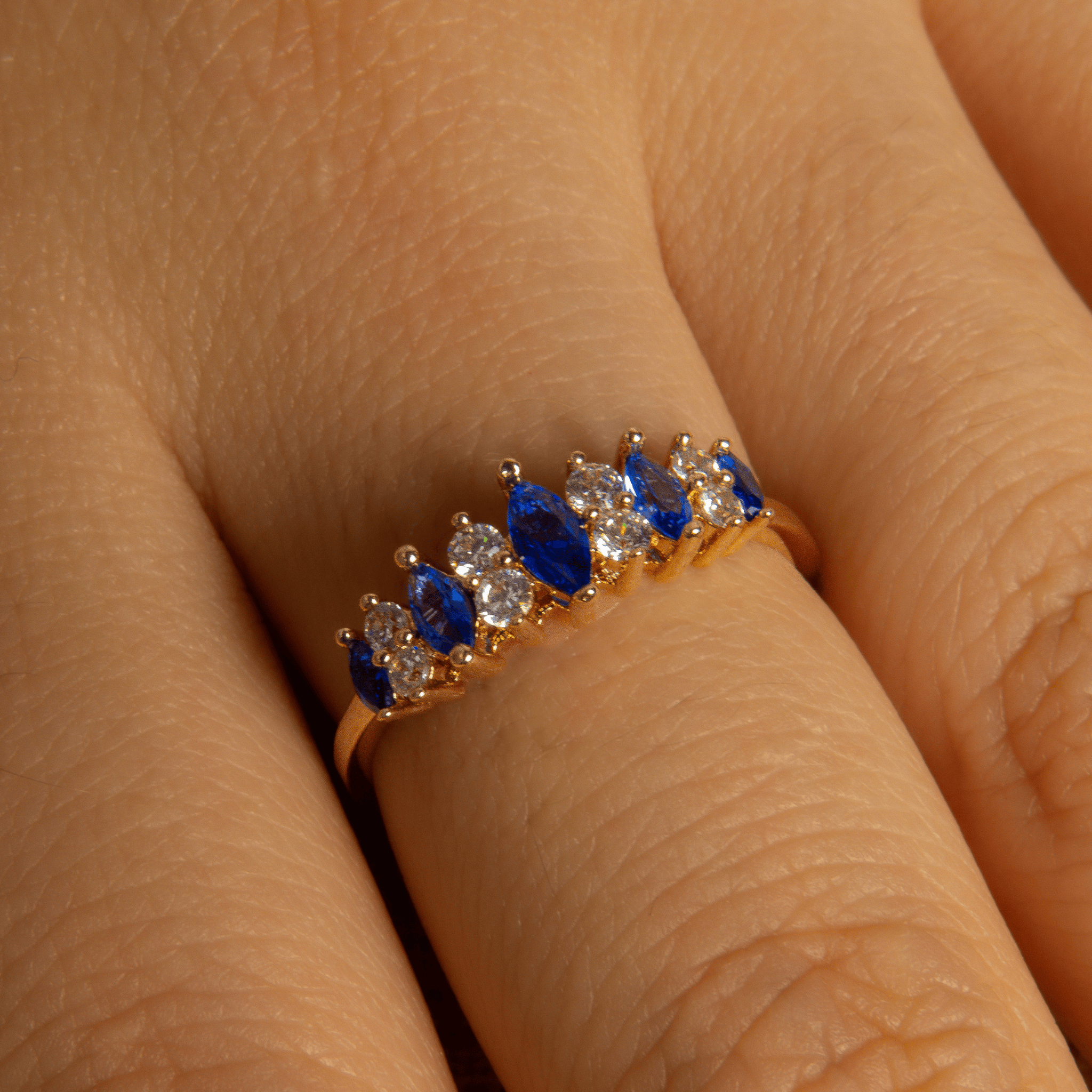 bague en plaqué or 18 carats avec oxydes de zirconium blancs et bleus taille marquise