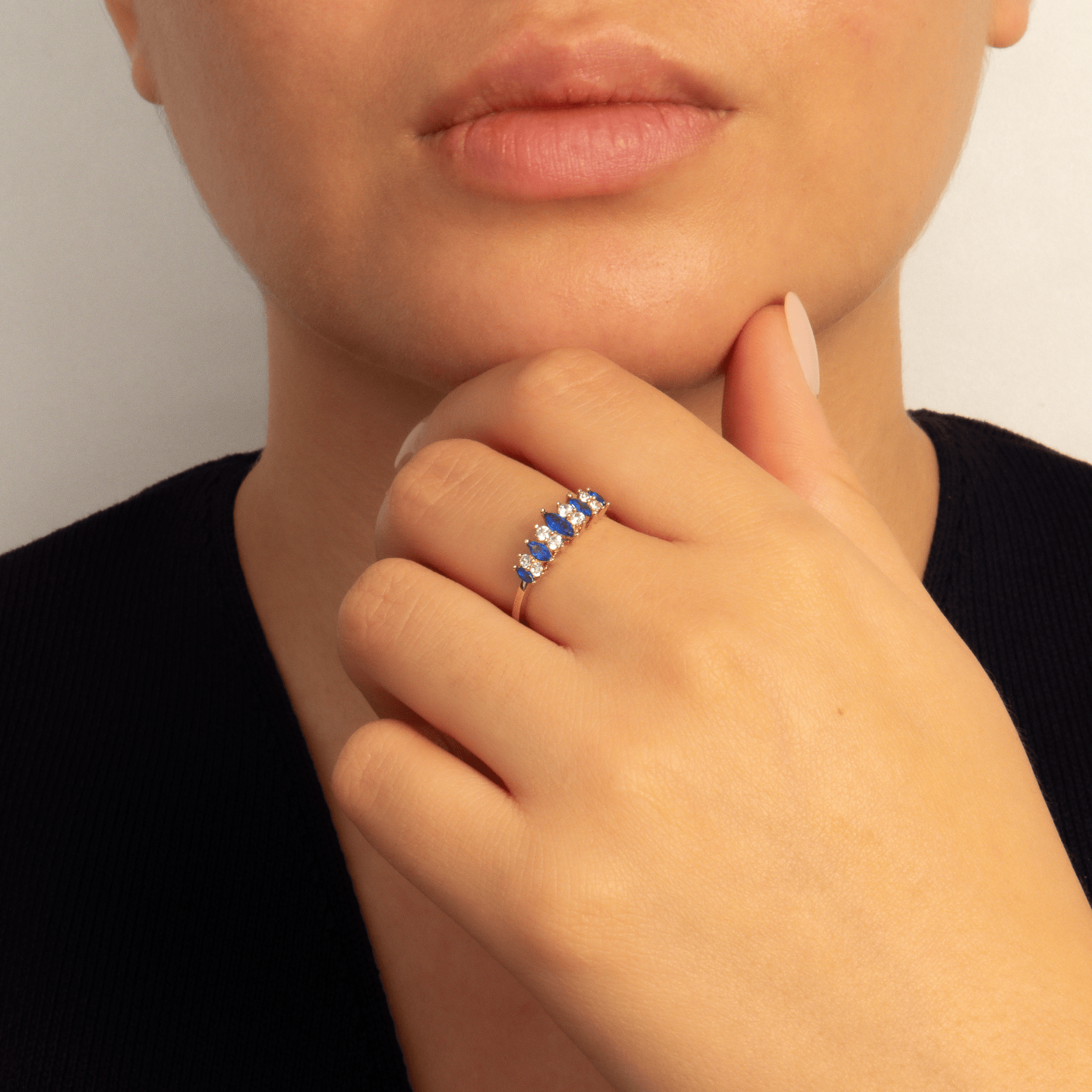 bague en plaqué or 18 carats avec oxydes de zirconium blancs et bleus taille marquise