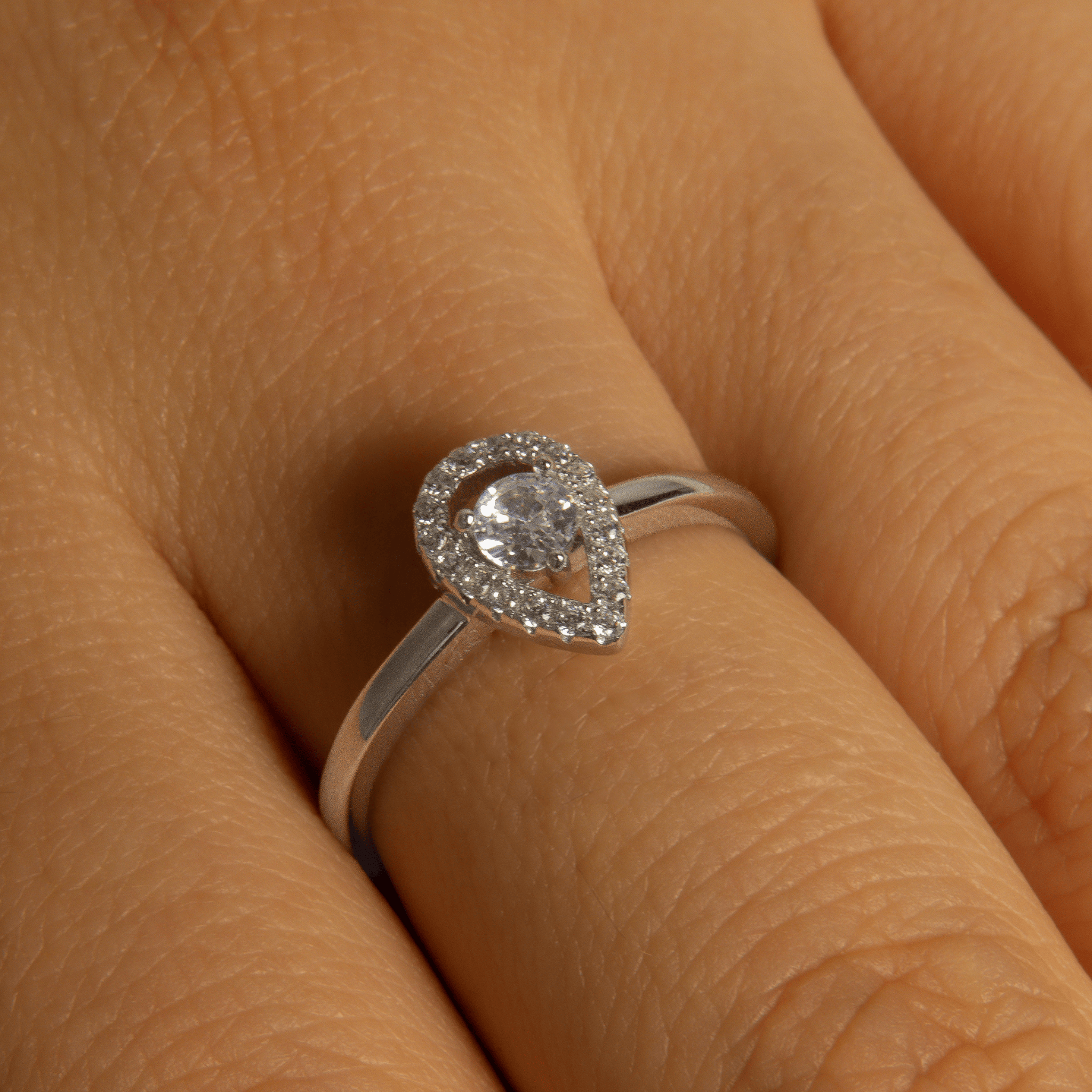 bague solitaire en argent 925 avec oxydes de zirconium blancs et forme goutte