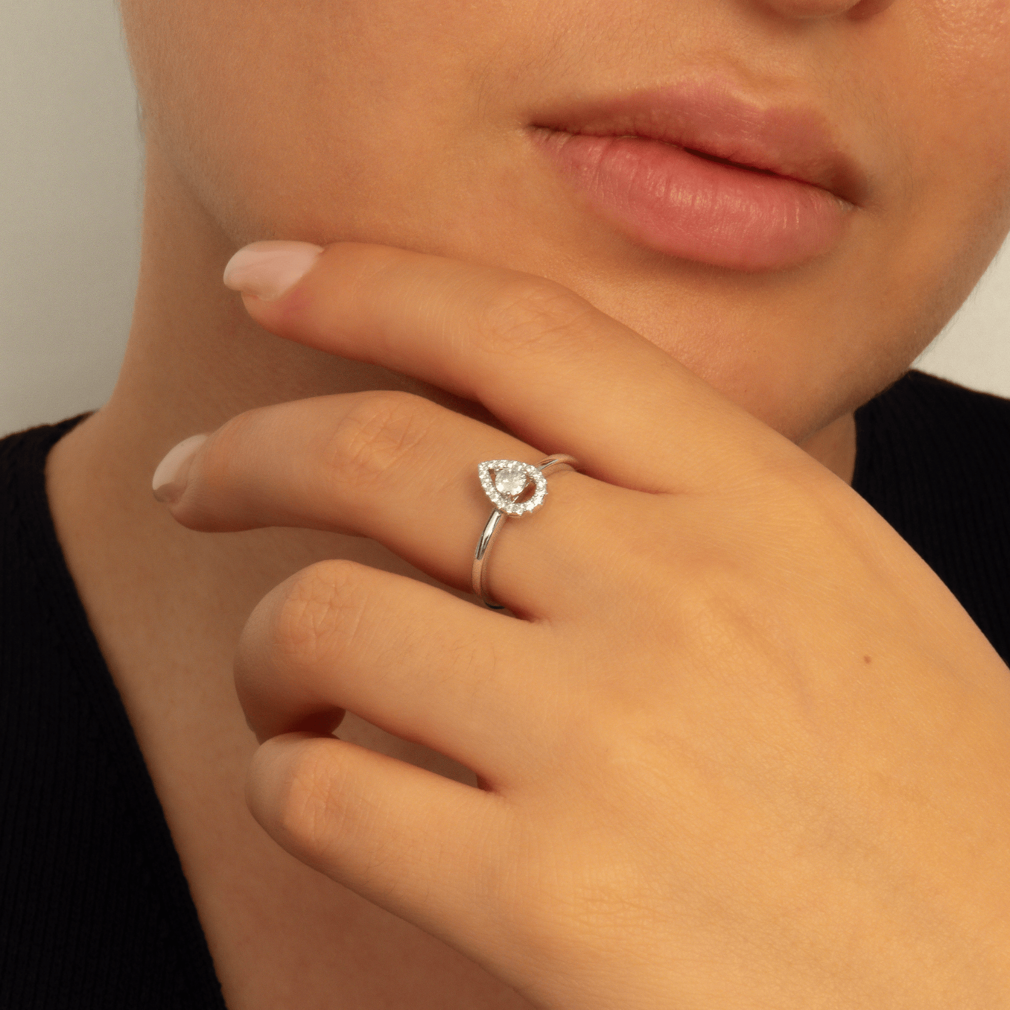 bague solitaire en argent 925 avec oxydes de zirconium blancs et halo forme goutte