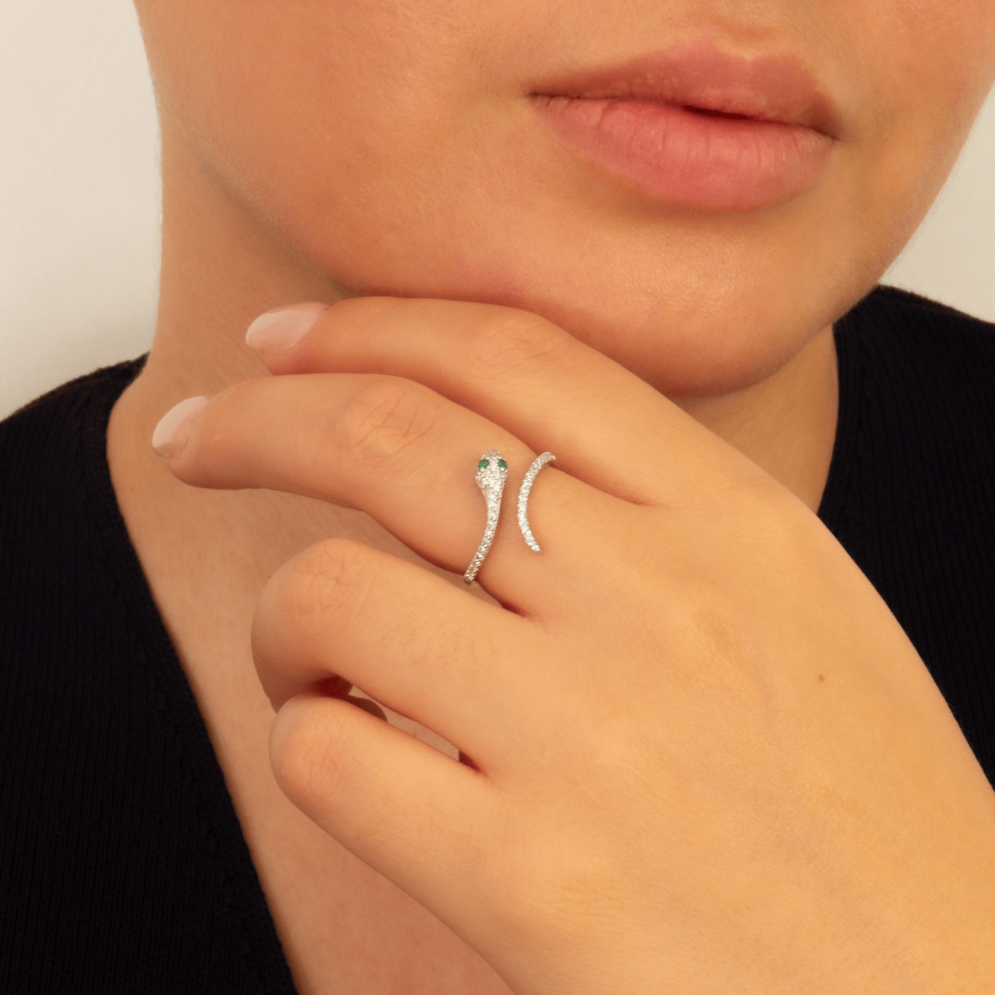 bague serpent en argent 925 sertie d’oxydes de zirconium blancs et verts