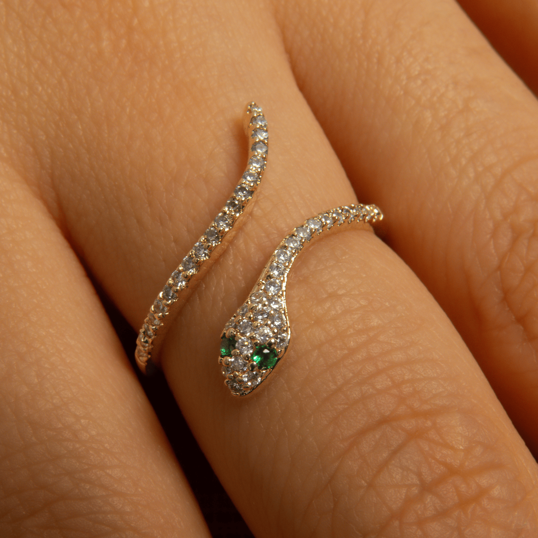 bague serpent en plaqué or 18 carats sertie d’oxydes de zirconium blancs et verts